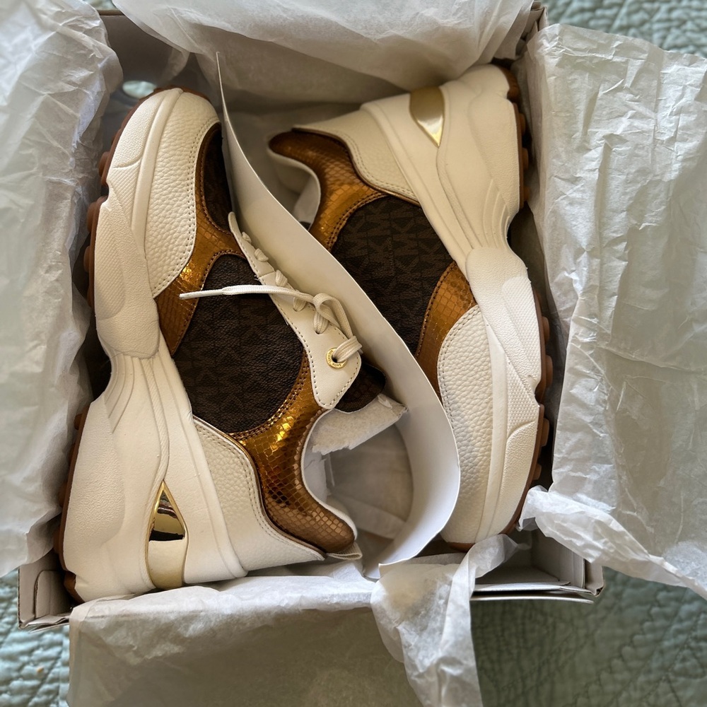 Katrina Signature Logo and Metallic Lizard Embossed Trainer
Michael Kors